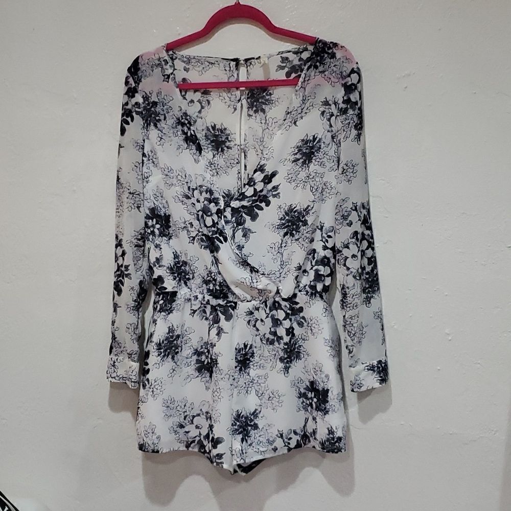 Free People Romper with Button Down Back and Long Sheer Sleeves Size S - Picture 3 of 16